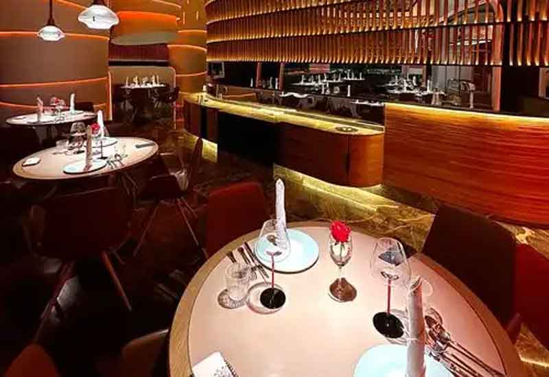 鄭州高端西餐廳裝修:奢華氛圍與優(yōu)雅格調(diào)營造